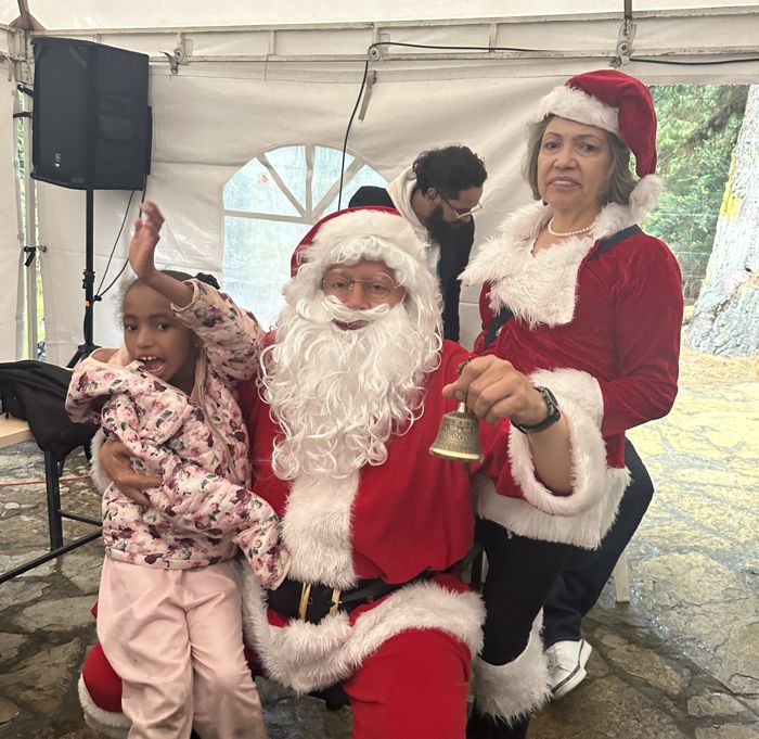 Visita de Papá Noel en el Minimarket 2025